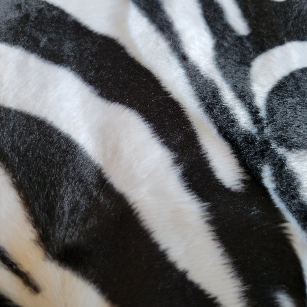 NWOT Plush velvety zebra print throw blanket with fringe - Picture 2 of 6
